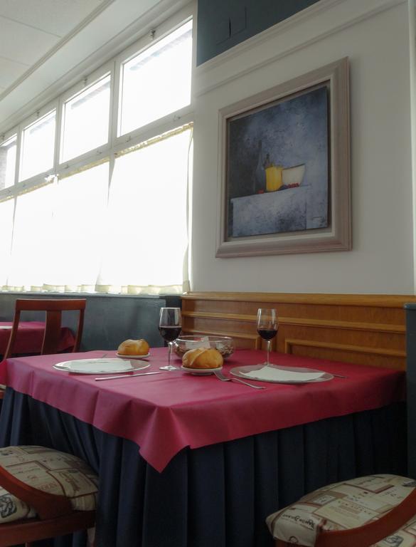 Hotel Azuqueca อาซูเกกา เด เอนาเรส ภายนอก รูปภาพ