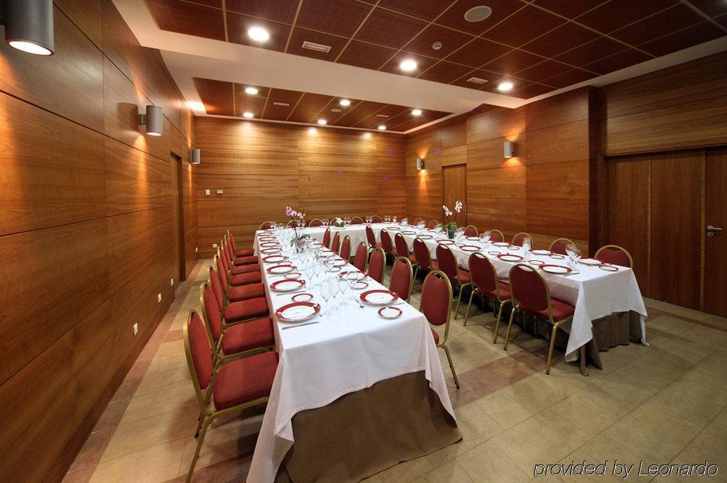 Hotel Azuqueca อาซูเกกา เด เอนาเรส ร้านอาหาร รูปภาพ
