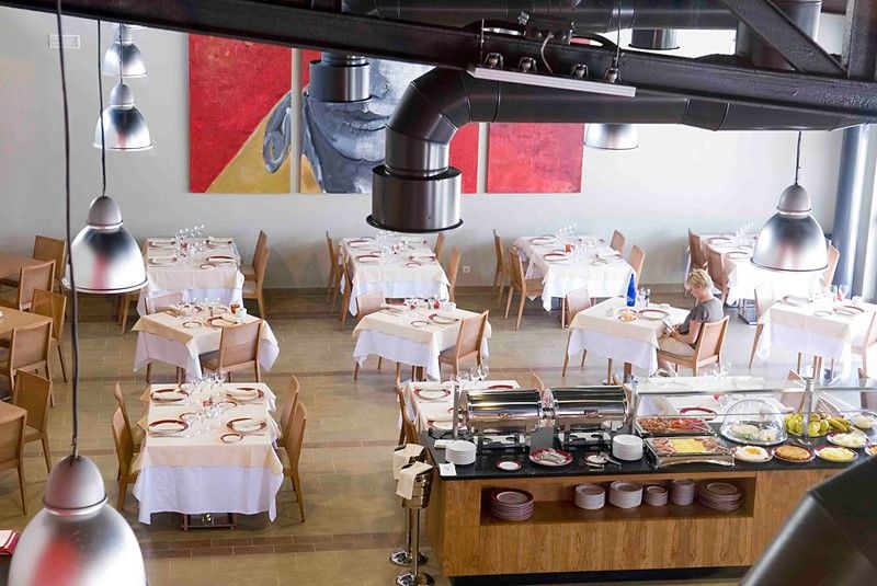 Hotel Azuqueca อาซูเกกา เด เอนาเรส ภายนอก รูปภาพ
