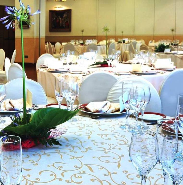Hotel Azuqueca อาซูเกกา เด เอนาเรส ร้านอาหาร รูปภาพ