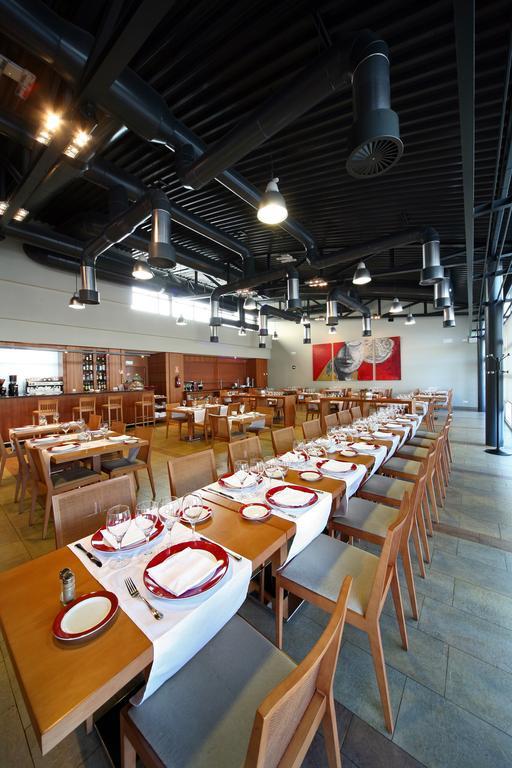 Hotel Azuqueca อาซูเกกา เด เอนาเรส ภายนอก รูปภาพ