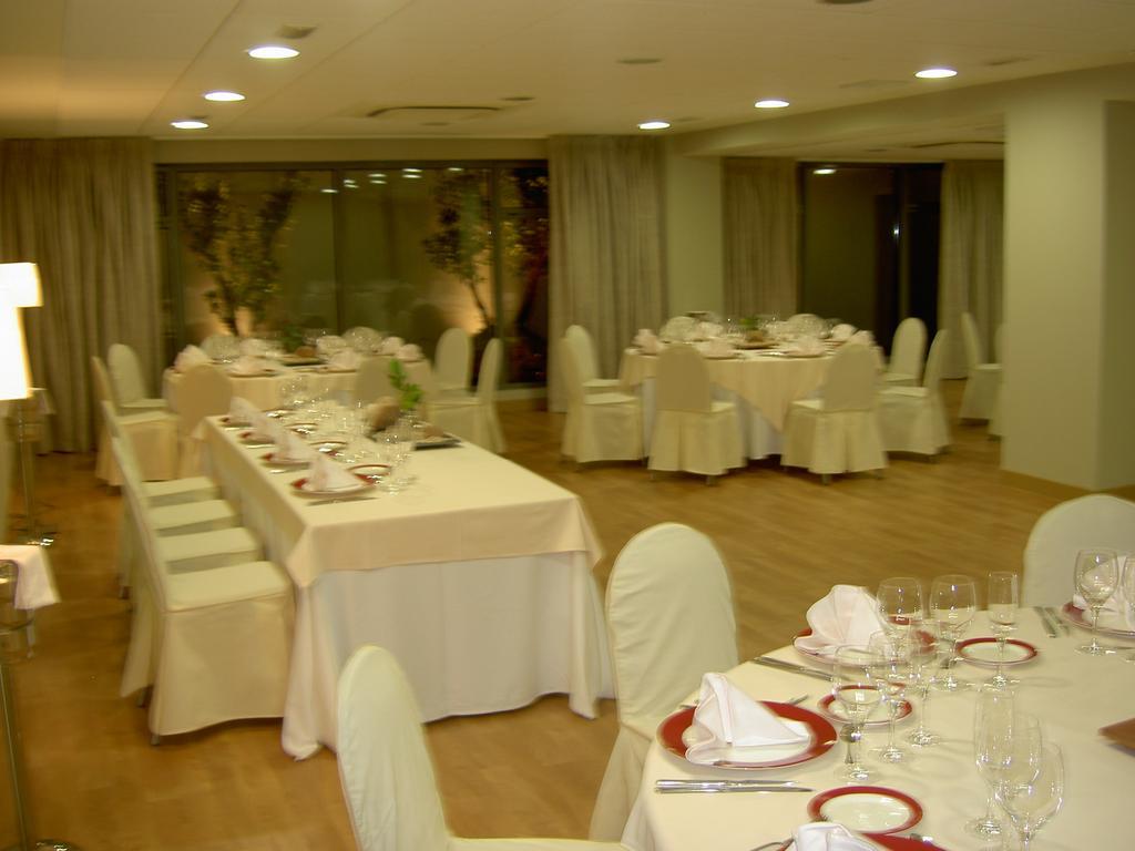 Hotel Azuqueca อาซูเกกา เด เอนาเรส ภายนอก รูปภาพ